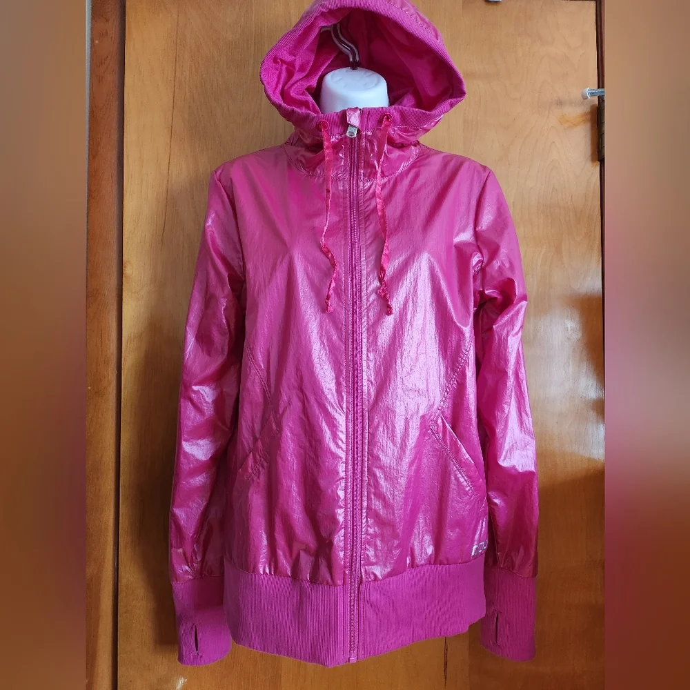 Lorna Jane.Luminosity Raspberry Pearlescent Hooded Jacket Lightweight